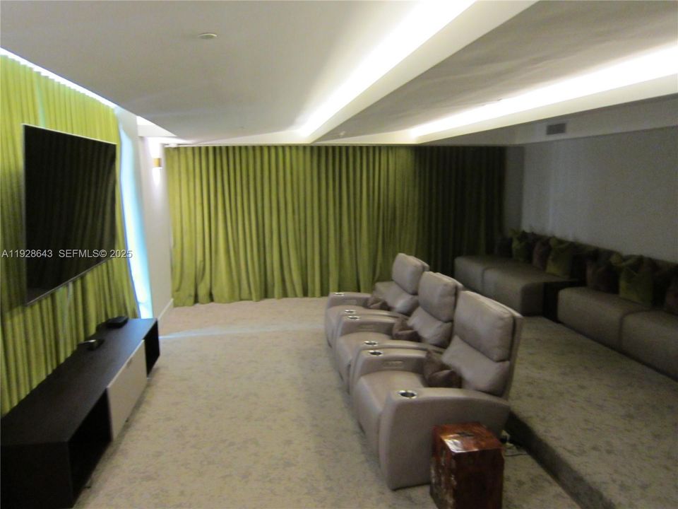 В аренду: $3,650 (1 спален, 1 ванн, 745 Квадратных фут)