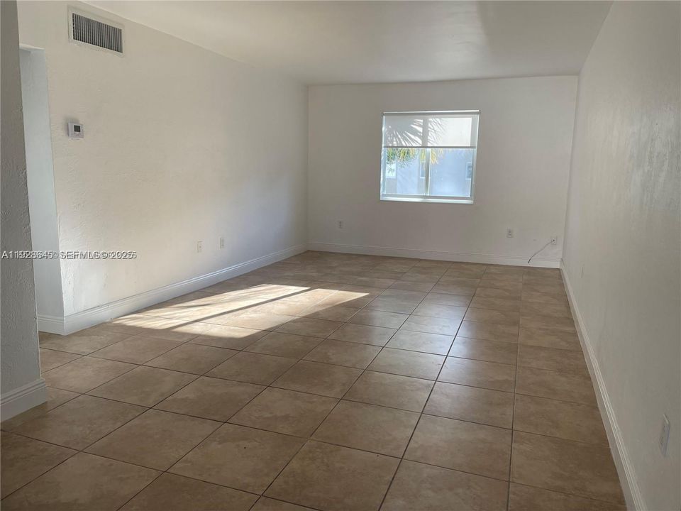 В аренду: $2,200 (2 спален, 1 ванн, 805 Квадратных фут)