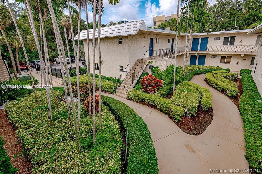 В аренду: $2,200 (2 спален, 1 ванн, 805 Квадратных фут)