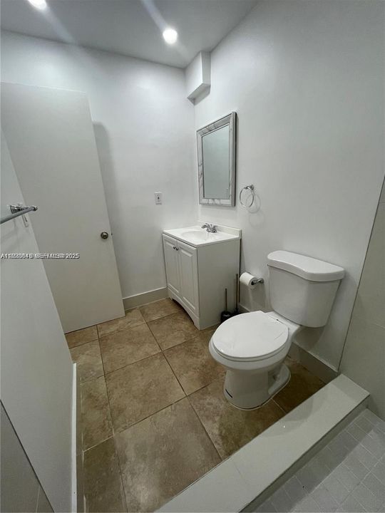 В аренду: $2,200 (2 спален, 1 ванн, 805 Квадратных фут)