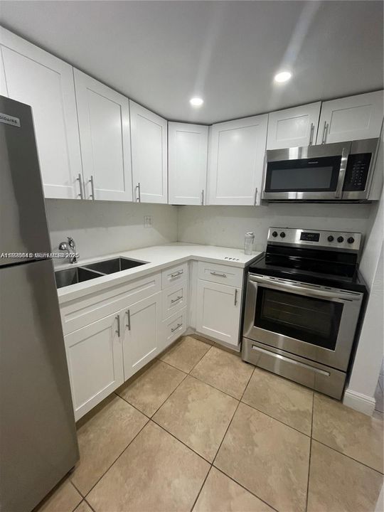 В аренду: $2,200 (2 спален, 1 ванн, 805 Квадратных фут)