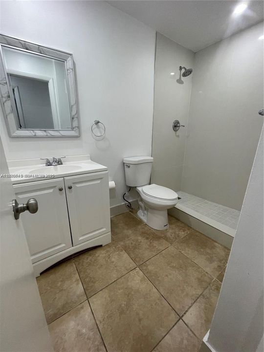 В аренду: $2,200 (2 спален, 1 ванн, 805 Квадратных фут)