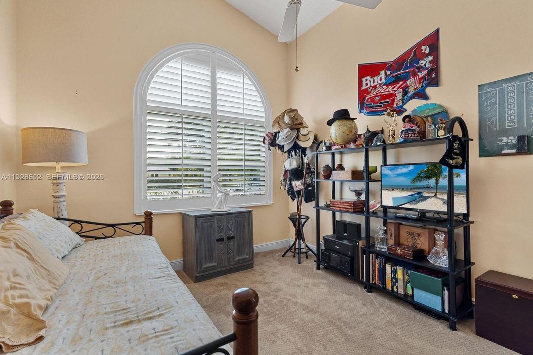 For Sale: $649,000 (3 beds, 2 baths, 1595 Square Feet)