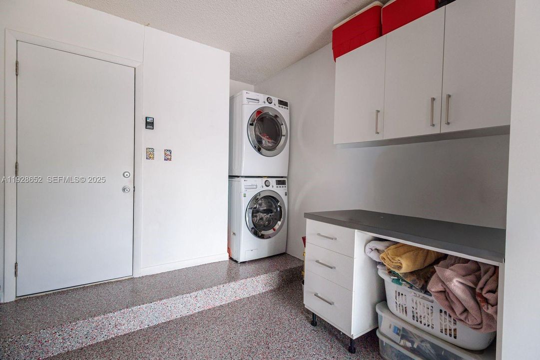 For Sale: $649,000 (3 beds, 2 baths, 1595 Square Feet)