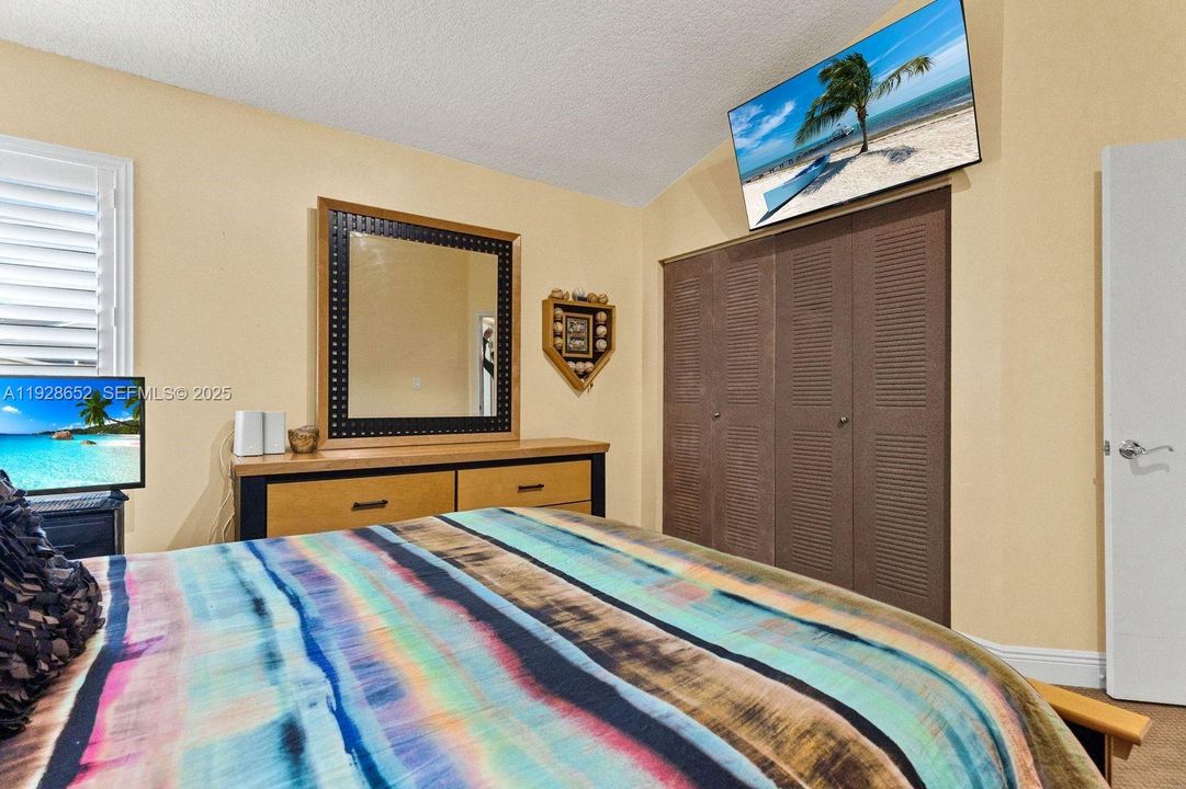 For Sale: $649,000 (3 beds, 2 baths, 1595 Square Feet)