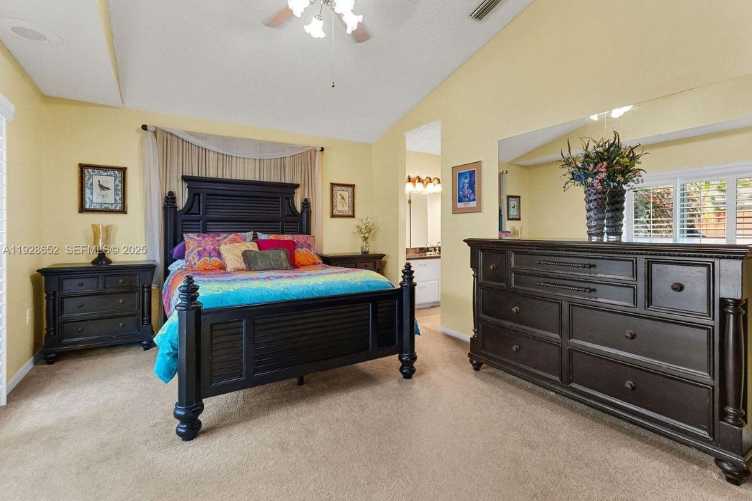 For Sale: $649,000 (3 beds, 2 baths, 1595 Square Feet)