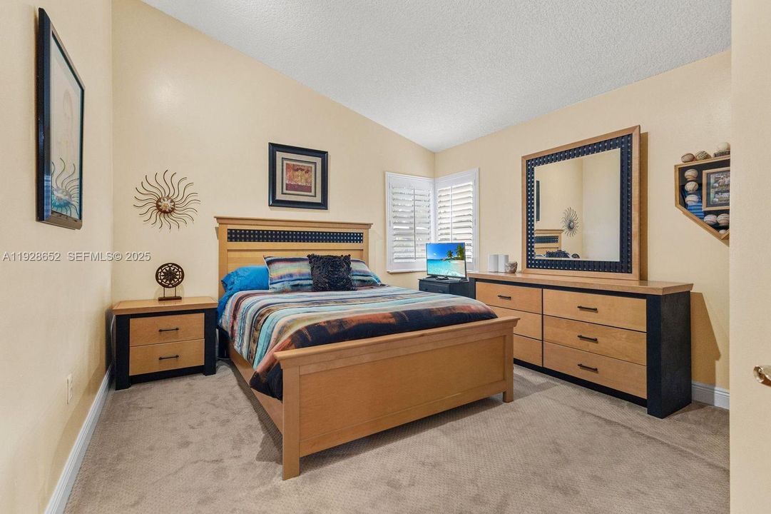 For Sale: $649,000 (3 beds, 2 baths, 1595 Square Feet)