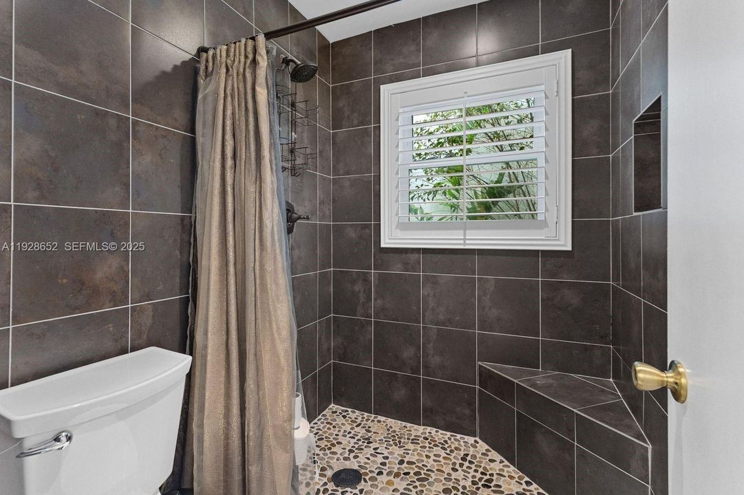 For Sale: $649,000 (3 beds, 2 baths, 1595 Square Feet)