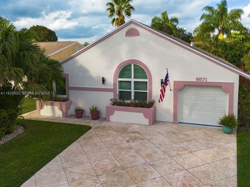 For Sale: $649,000 (3 beds, 2 baths, 1595 Square Feet)