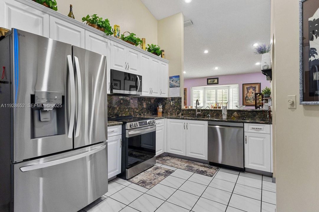 For Sale: $649,000 (3 beds, 2 baths, 1595 Square Feet)