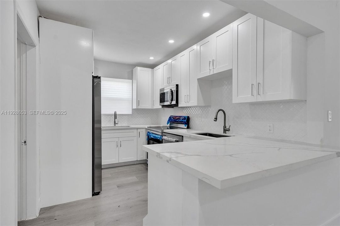 На продажу: $799,999 (4 спален, 3 ванн, 1368 Квадратных фут)