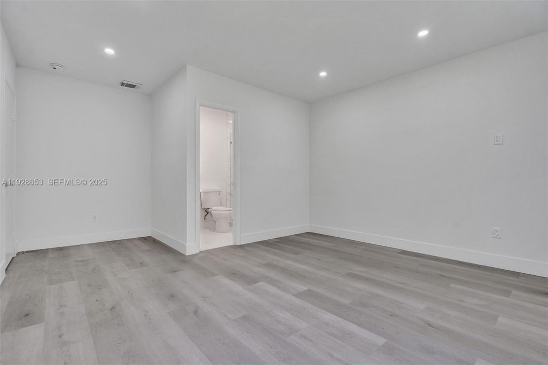 На продажу: $799,999 (4 спален, 3 ванн, 1368 Квадратных фут)