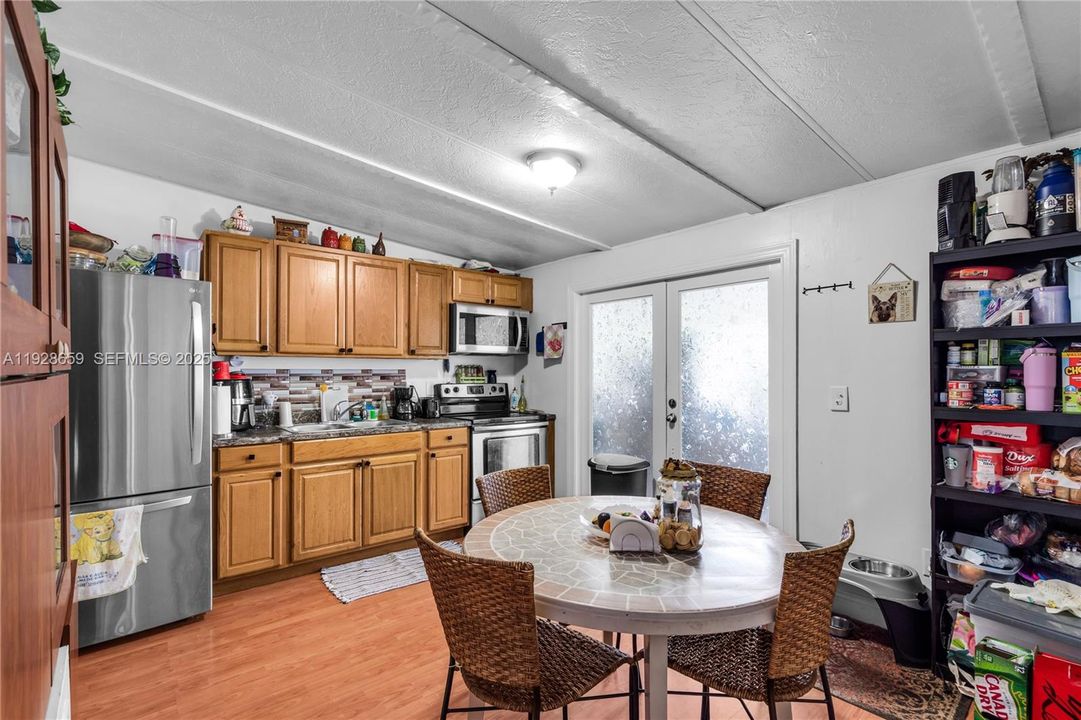 En Venta: $299,999 (4 camas, 2 baños, 1352 Pies cuadrados)