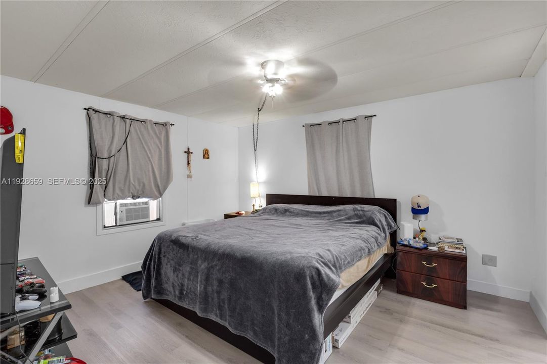 En Venta: $299,999 (4 camas, 2 baños, 1352 Pies cuadrados)