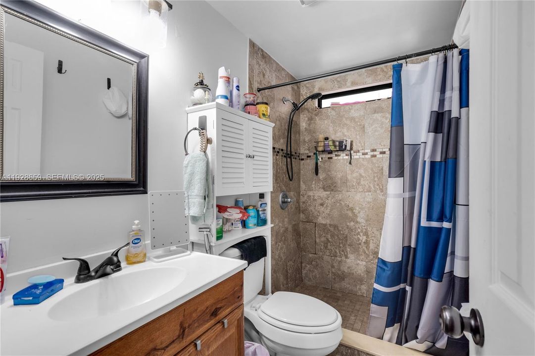 En Venta: $299,999 (4 camas, 2 baños, 1352 Pies cuadrados)