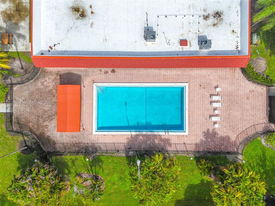 En Venta: $299,999 (4 camas, 2 baños, 1352 Pies cuadrados)