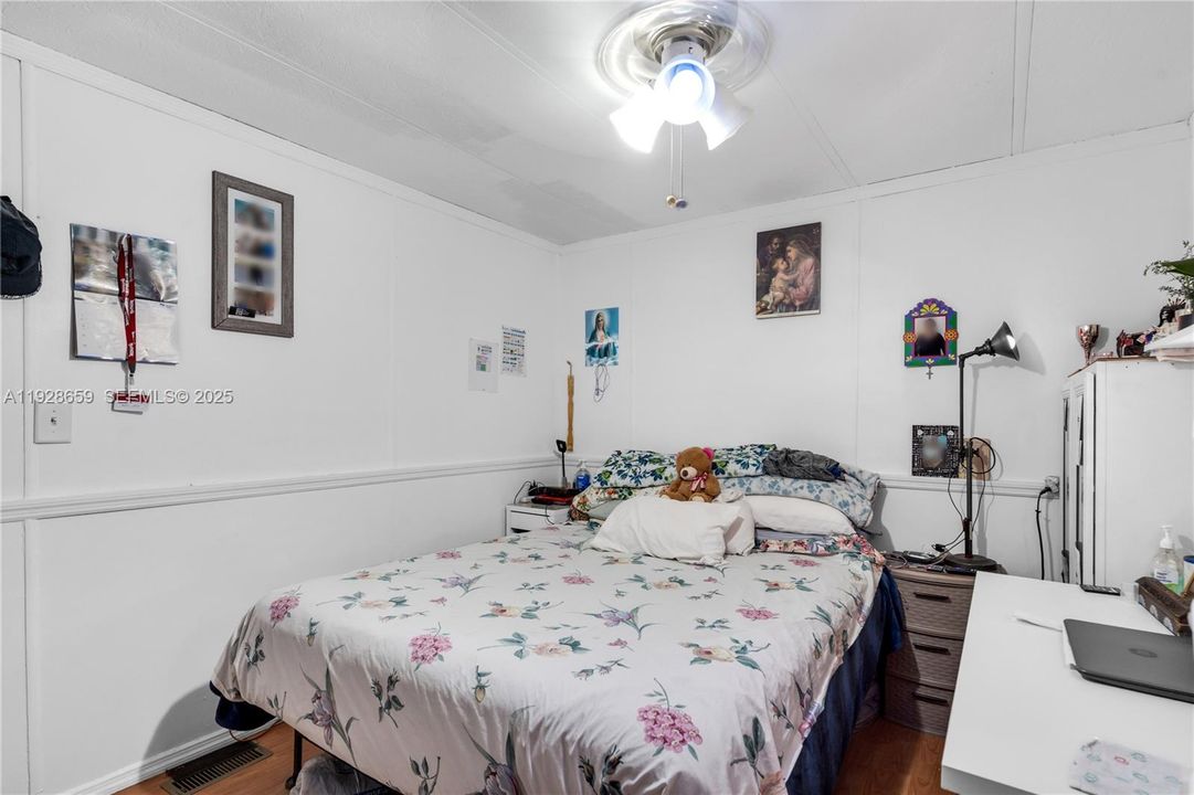 En Venta: $299,999 (4 camas, 2 baños, 1352 Pies cuadrados)