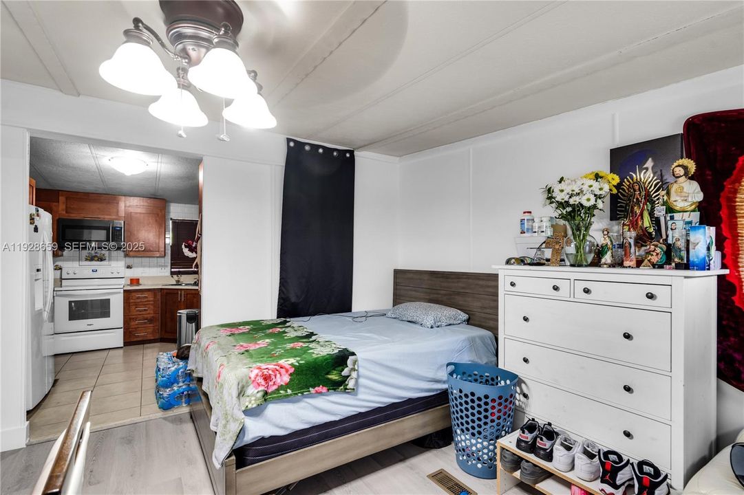 En Venta: $299,999 (4 camas, 2 baños, 1352 Pies cuadrados)