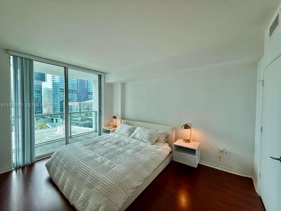 В аренду: $3,400 (1 спален, 1 ванн, 738 Квадратных фут)