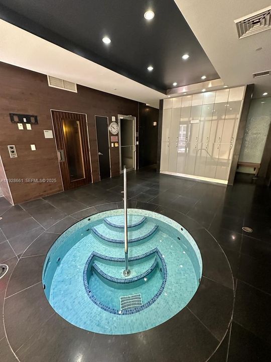 В аренду: $3,400 (1 спален, 1 ванн, 738 Квадратных фут)