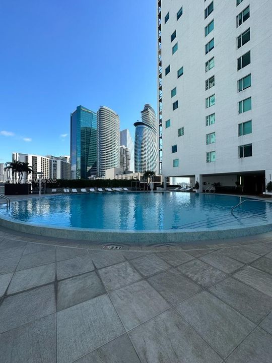 В аренду: $3,400 (1 спален, 1 ванн, 738 Квадратных фут)