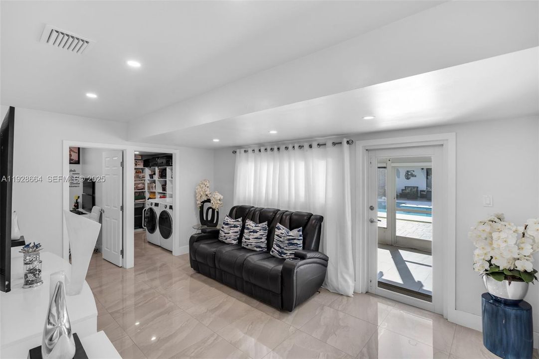 For Sale: $699,999 (3 beds, 3 baths, 1463 Square Feet)