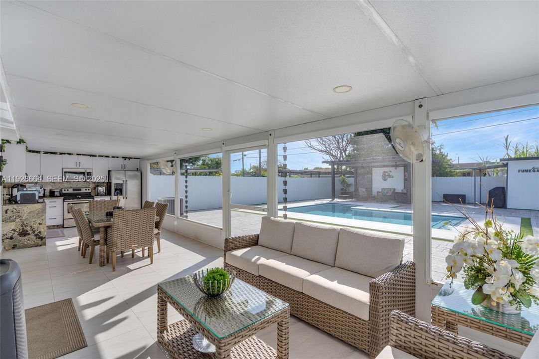 For Sale: $699,999 (3 beds, 3 baths, 1463 Square Feet)