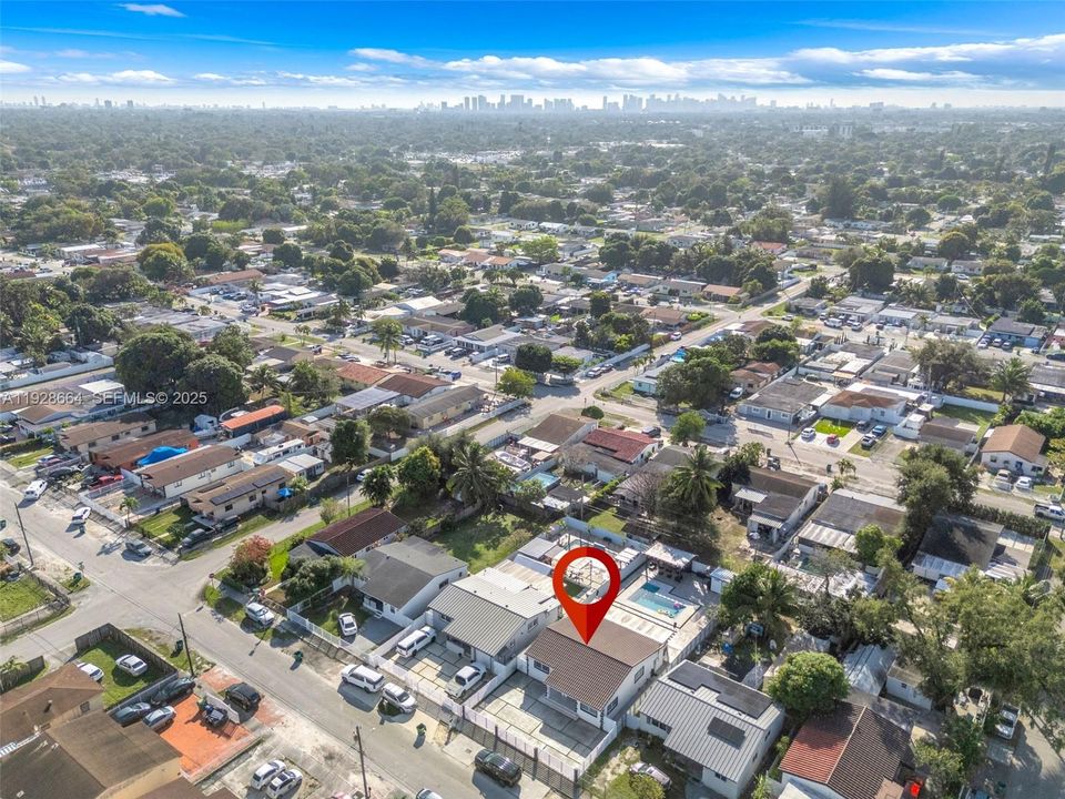 For Sale: $699,999 (3 beds, 3 baths, 1463 Square Feet)