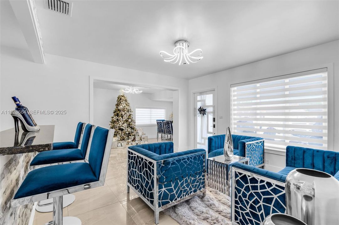 For Sale: $699,999 (3 beds, 3 baths, 1463 Square Feet)