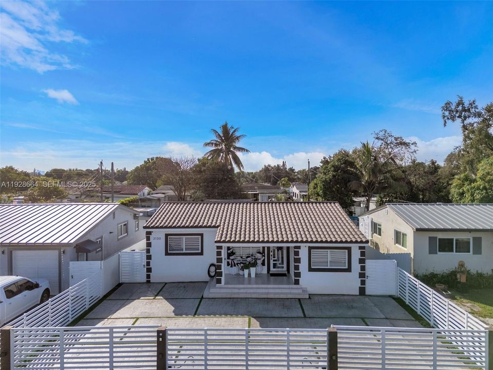 For Sale: $699,999 (3 beds, 3 baths, 1463 Square Feet)