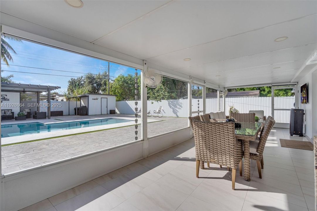 For Sale: $699,999 (3 beds, 3 baths, 1463 Square Feet)