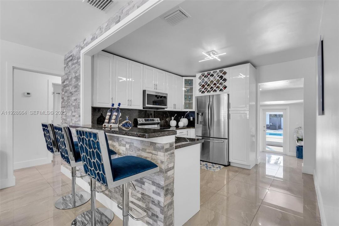 For Sale: $699,999 (3 beds, 3 baths, 1463 Square Feet)