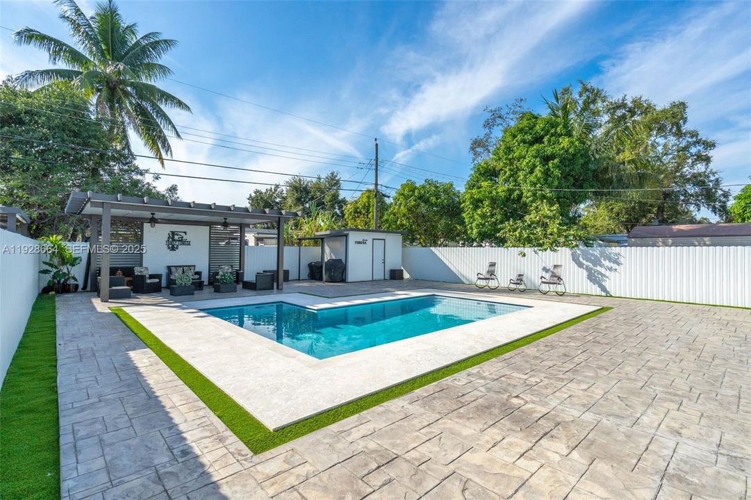 For Sale: $699,999 (3 beds, 3 baths, 1463 Square Feet)