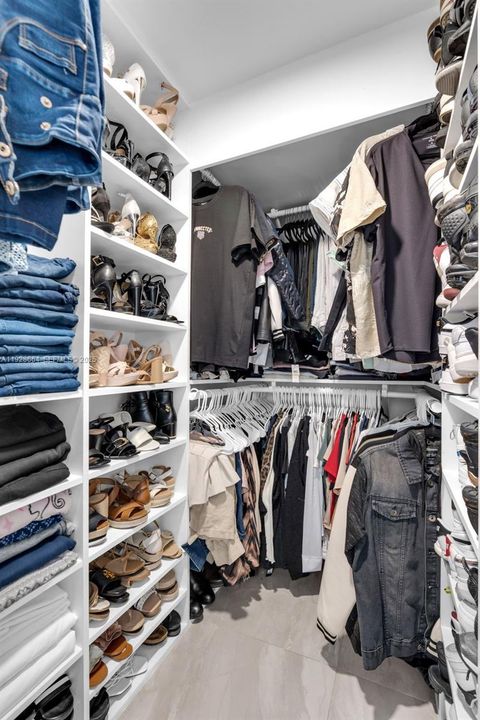 For Sale: $699,999 (3 beds, 3 baths, 1463 Square Feet)