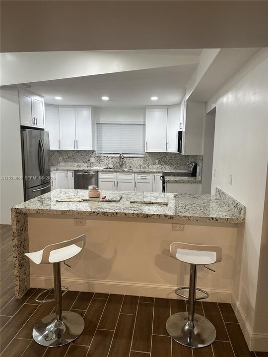 Под контрактом: $2,500 (3 спален, 2 ванн, 1684 Квадратных фут)