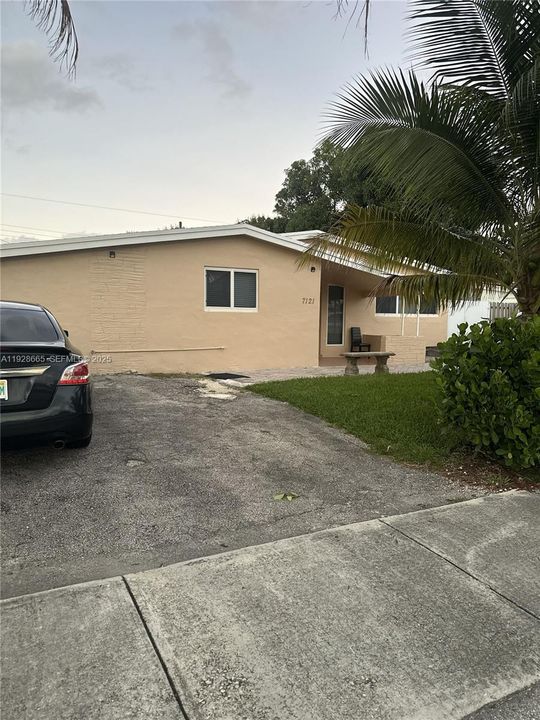 Под контрактом: $2,500 (3 спален, 2 ванн, 1684 Квадратных фут)