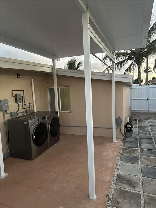 Под контрактом: $2,500 (3 спален, 2 ванн, 1684 Квадратных фут)