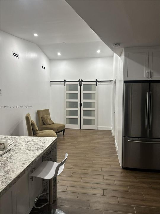 Под контрактом: $2,500 (3 спален, 2 ванн, 1684 Квадратных фут)