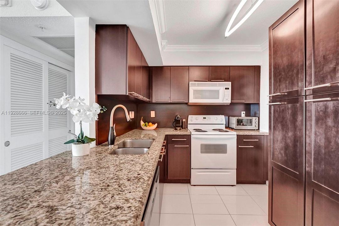 For Rent: $4,500 (2 beds, 2 baths, 1198 Square Feet)