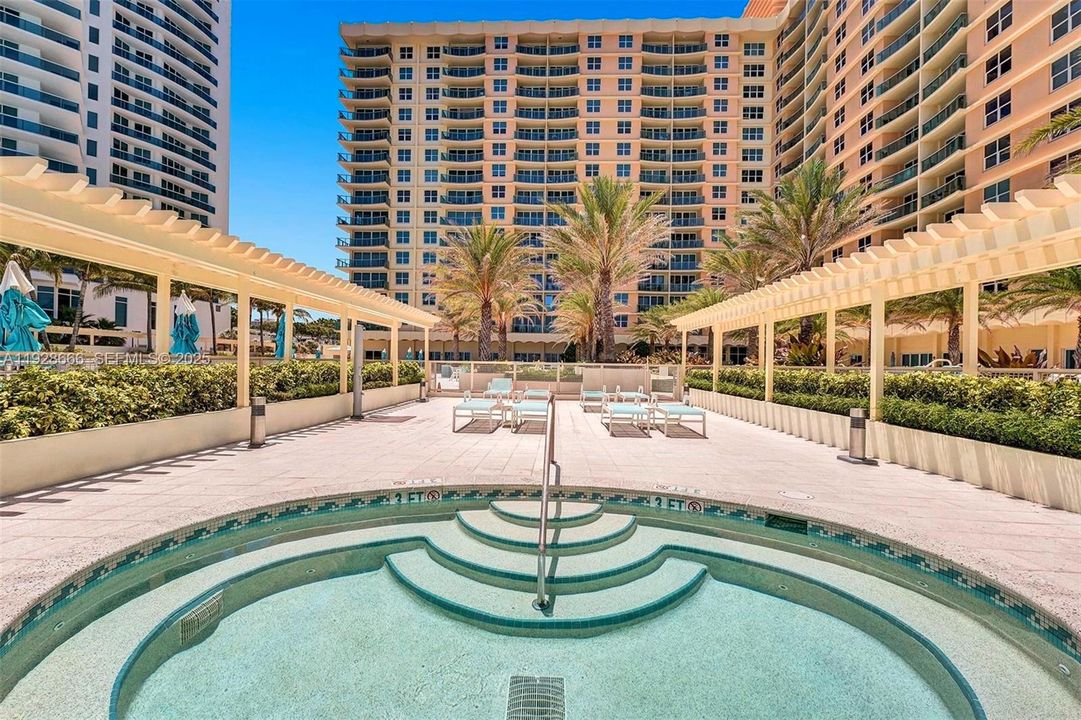 For Rent: $4,500 (2 beds, 2 baths, 1198 Square Feet)