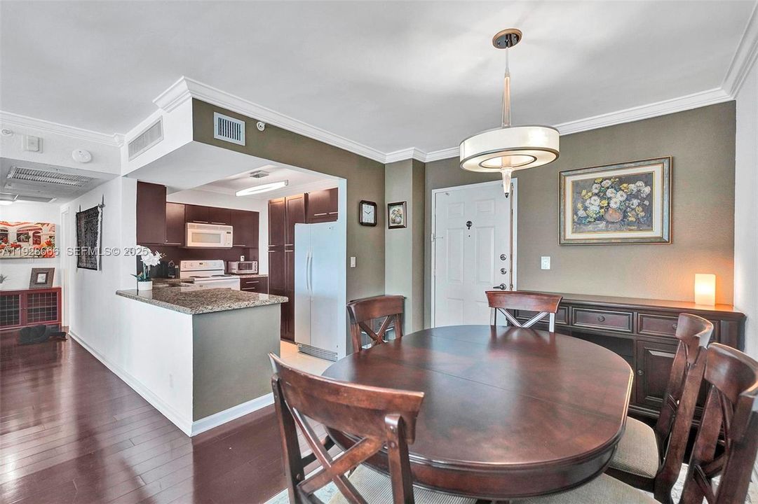 For Rent: $4,500 (2 beds, 2 baths, 1198 Square Feet)