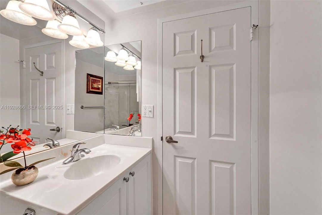 For Rent: $4,500 (2 beds, 2 baths, 1198 Square Feet)