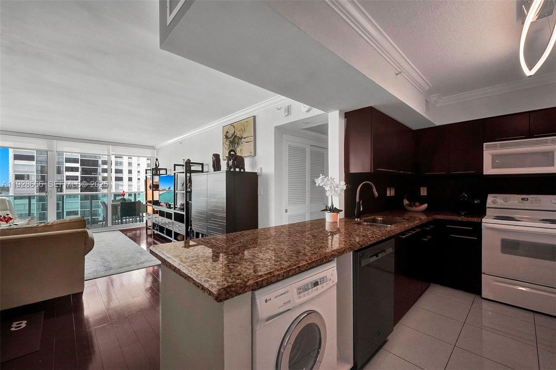 For Rent: $4,500 (2 beds, 2 baths, 1198 Square Feet)