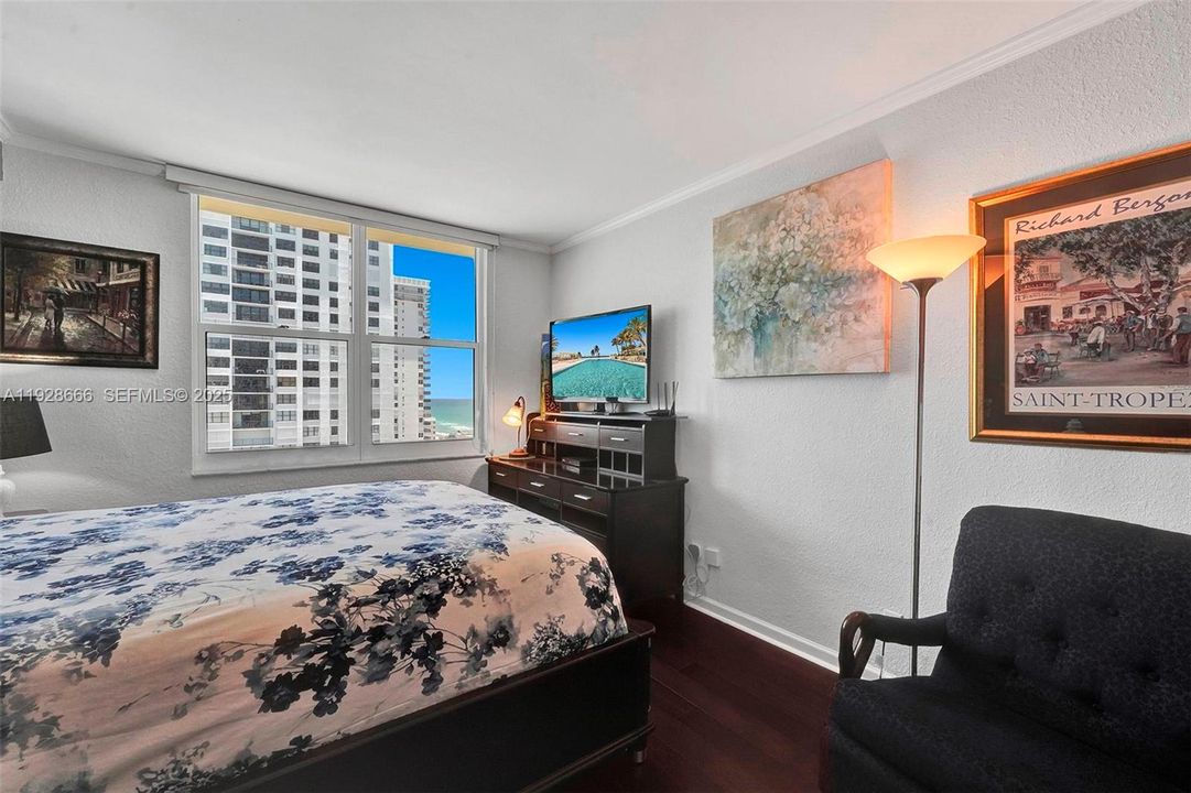 For Rent: $4,500 (2 beds, 2 baths, 1198 Square Feet)