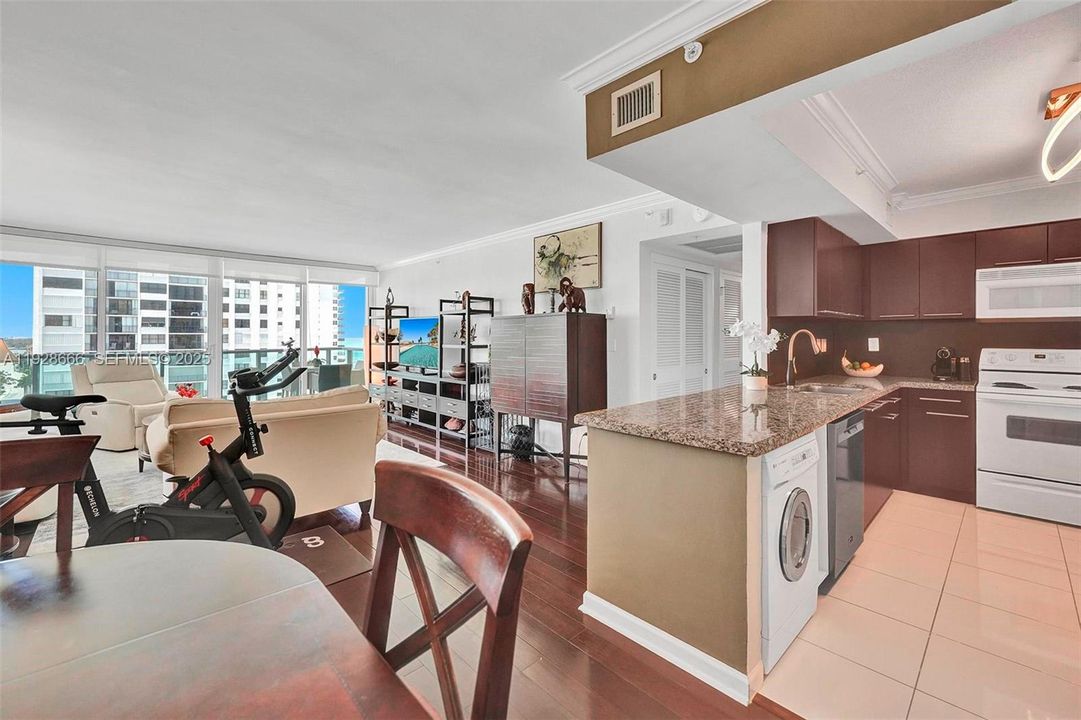 For Rent: $4,500 (2 beds, 2 baths, 1198 Square Feet)