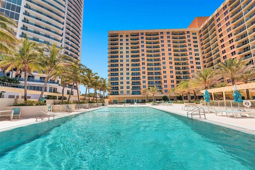 For Rent: $4,500 (2 beds, 2 baths, 1198 Square Feet)