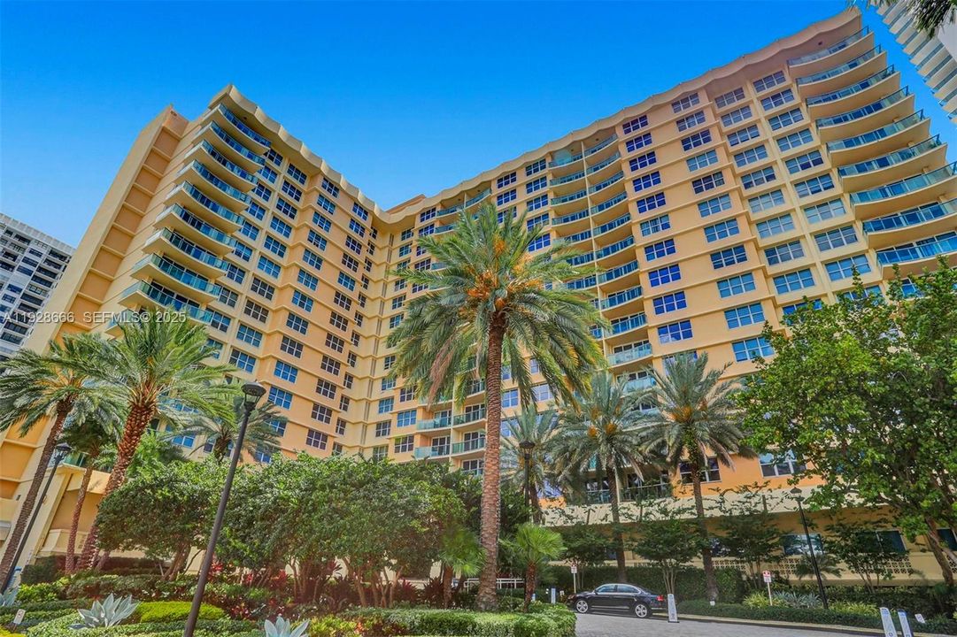 For Rent: $4,500 (2 beds, 2 baths, 1198 Square Feet)