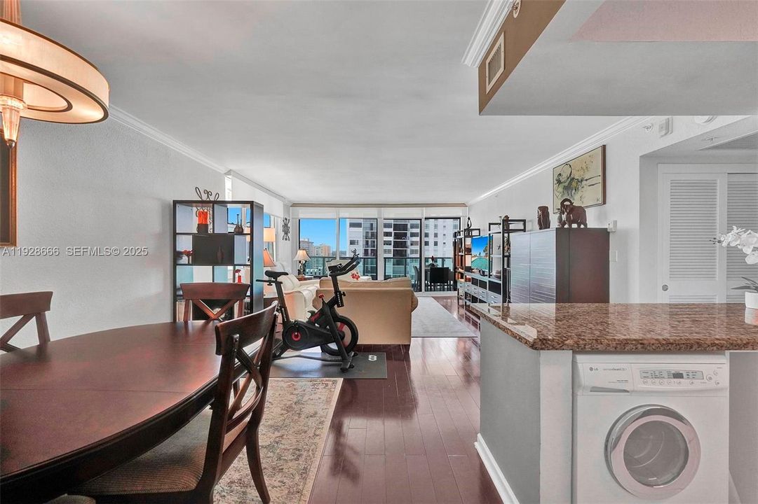 For Rent: $4,500 (2 beds, 2 baths, 1198 Square Feet)