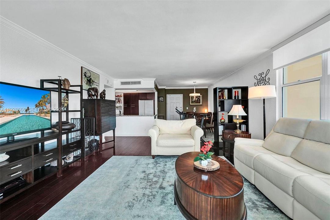 For Rent: $4,500 (2 beds, 2 baths, 1198 Square Feet)