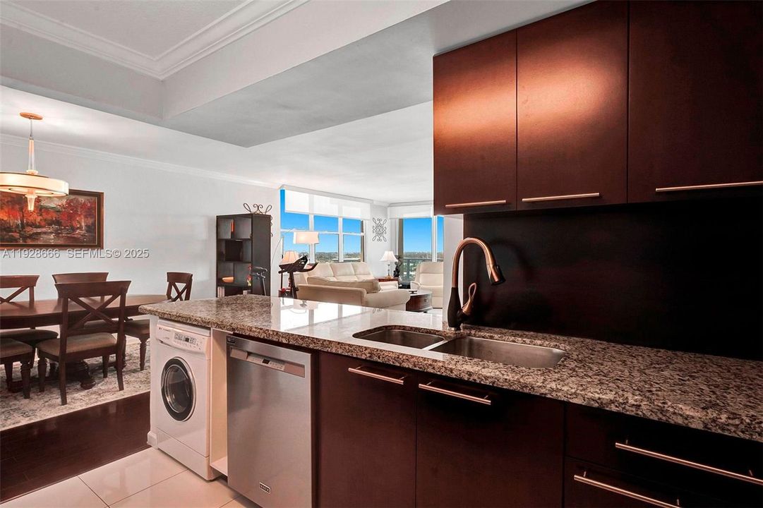 For Rent: $4,500 (2 beds, 2 baths, 1198 Square Feet)